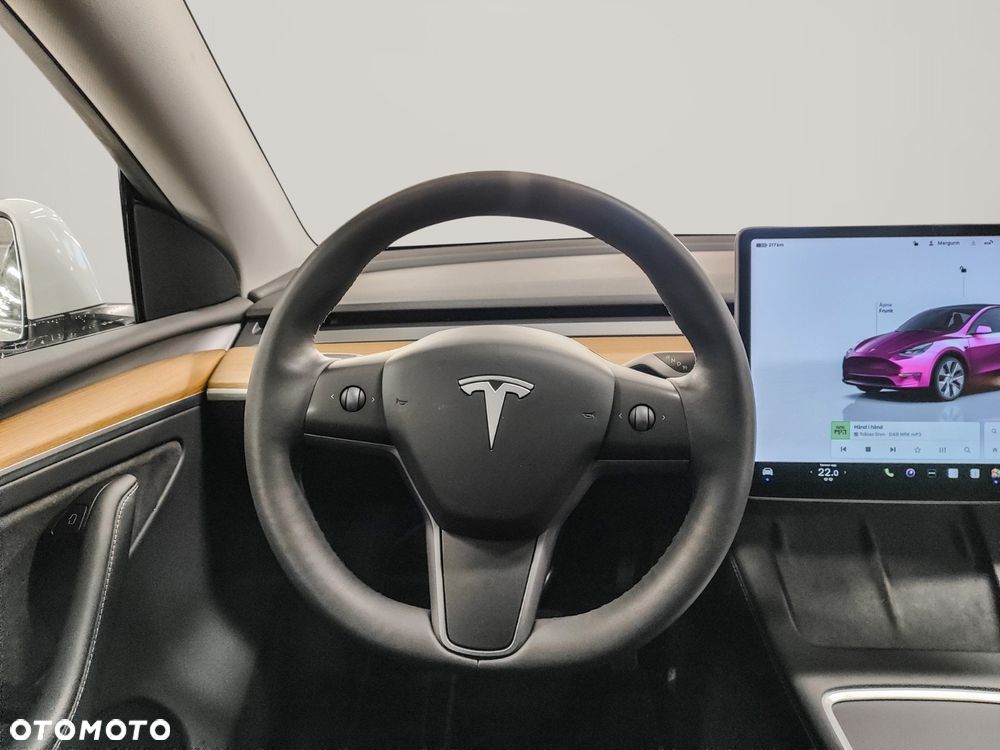 Tesla Model Y Long Range AWD - 15