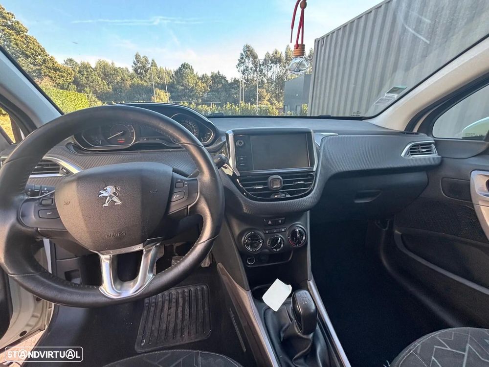Peugeot 2008 - 8