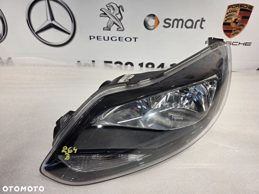 FORD FOCUS MK3 10- KOMPLET LAMP LEWA + PRAWA LAMPA PRZEDNIA PRZÓD CIEMNA ST / TITANIUM , NR BM51-132029-CH / BM51-13W030-CH , NR AUKCJI LPP264 - 18