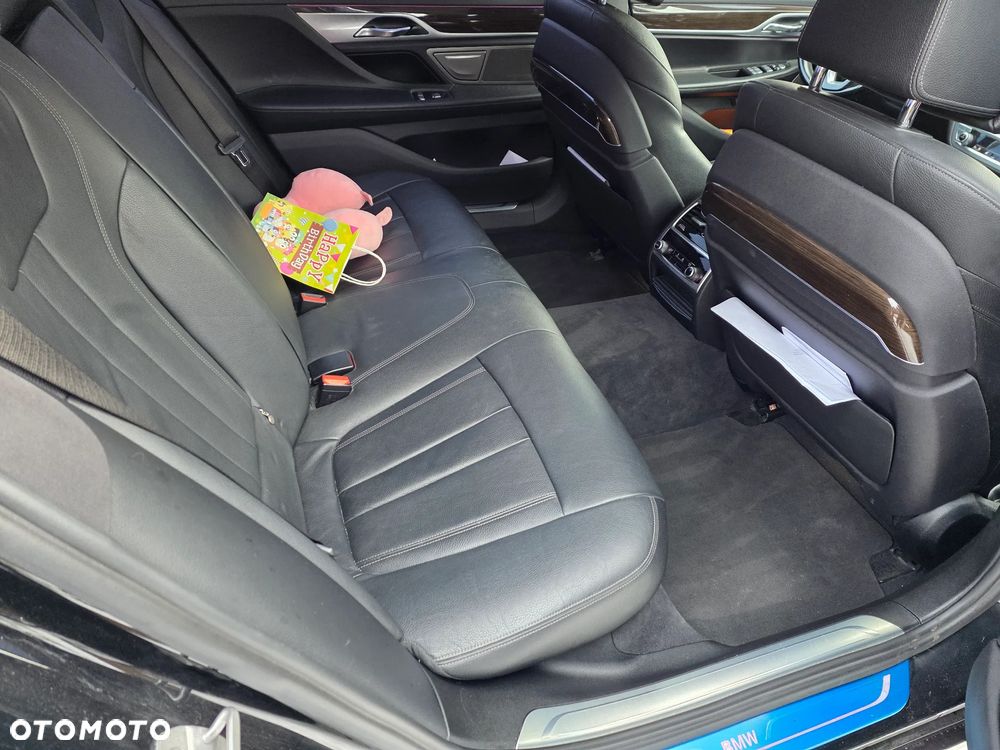 BMW Seria 7 740Li - 16