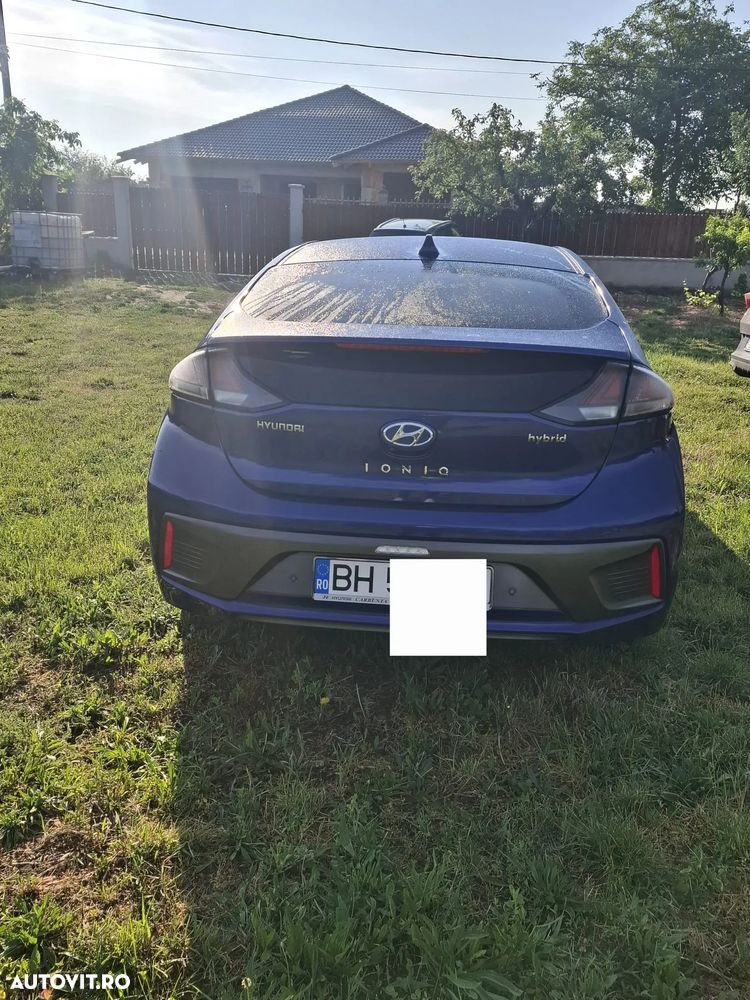 Hyundai IONIQ - 12