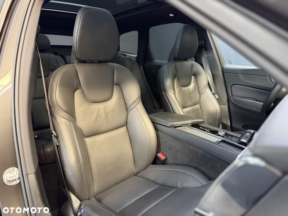 Volvo XC 60 B4 D AWD Ultimate Dark - 18