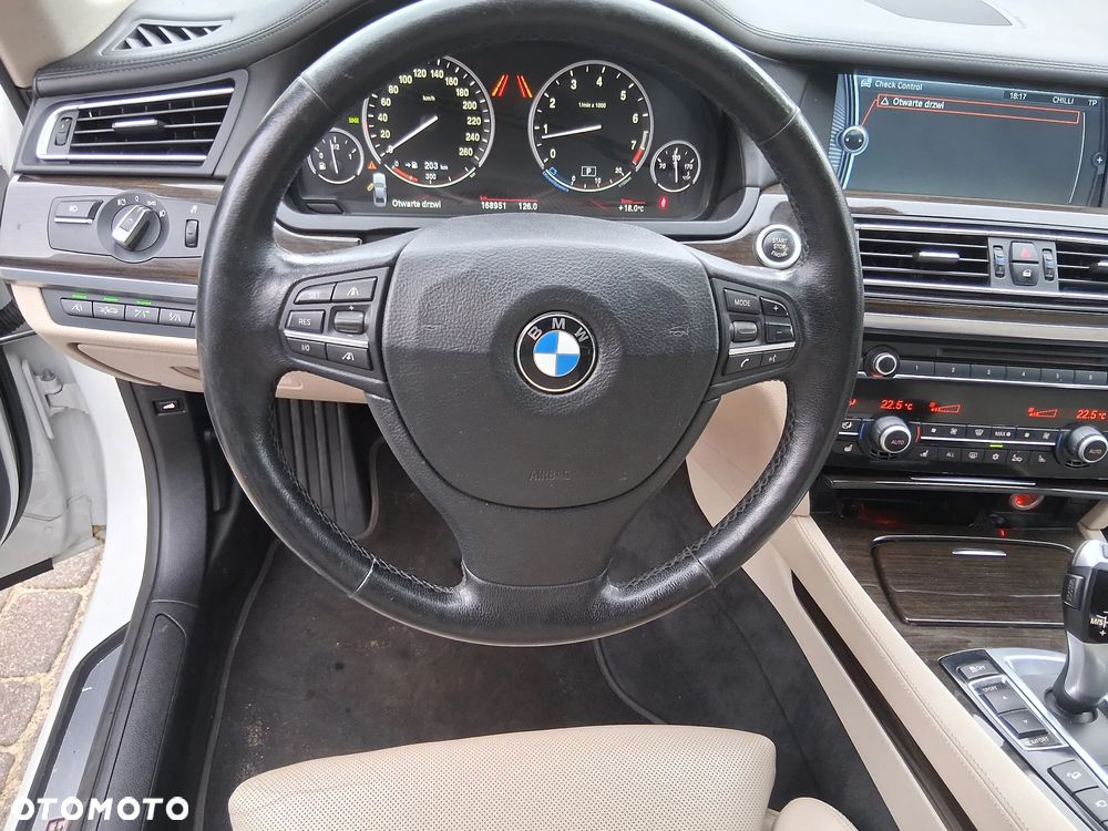 BMW Seria 7 750Li xDrive - 16
