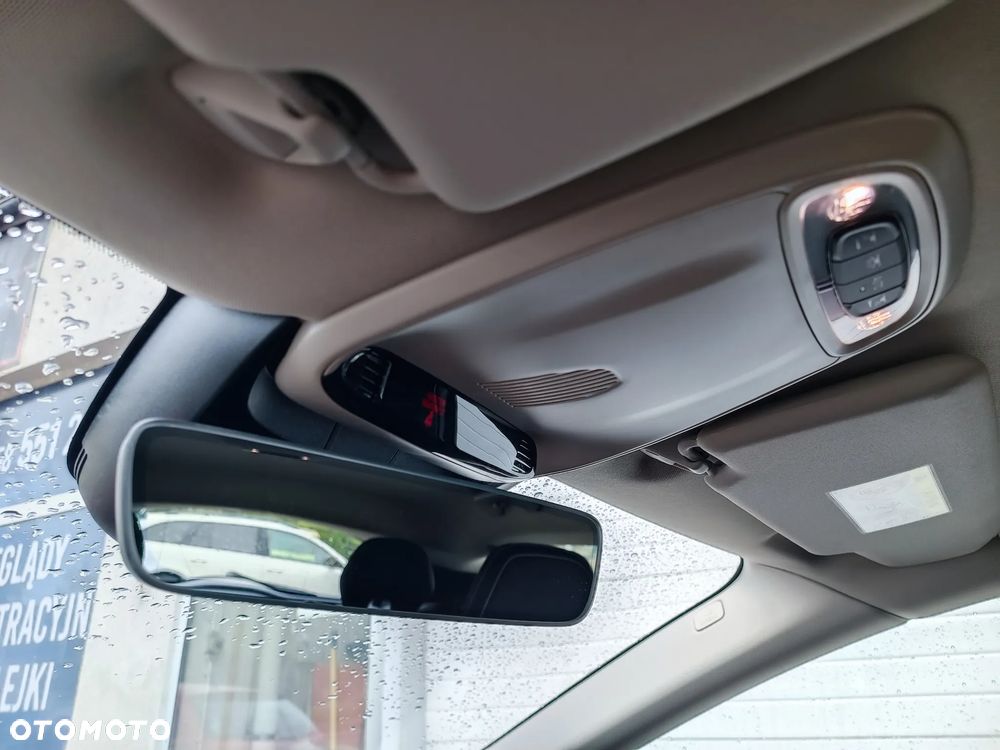 Volvo V40 T3 Geartronic Momentum - 32