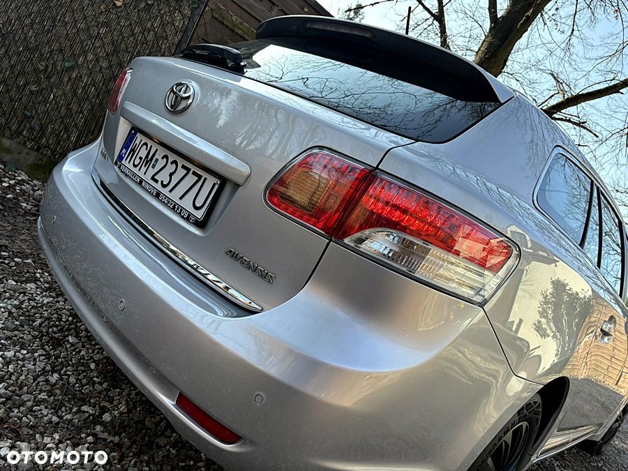 Toyota Avensis 2.0 D-4D - 14