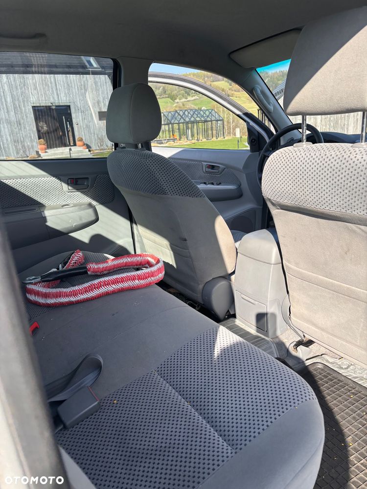 Toyota Hilux 2.5 D-4D DLX - 4