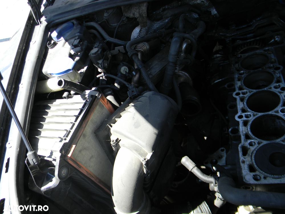 Dezmembrari  VW TOUAREG (7L)  2002  > 2010 2.5 R5 TDI Motorina - 4