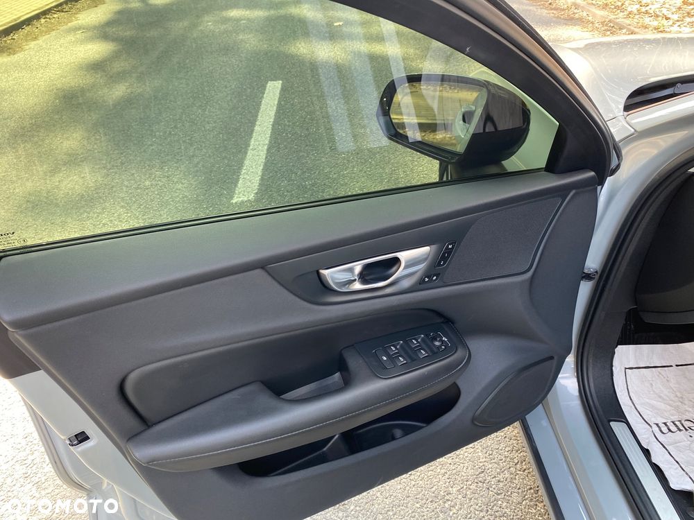 Volvo S60 T5 Drive-E Dynamic Edition (Kinetic) - 23