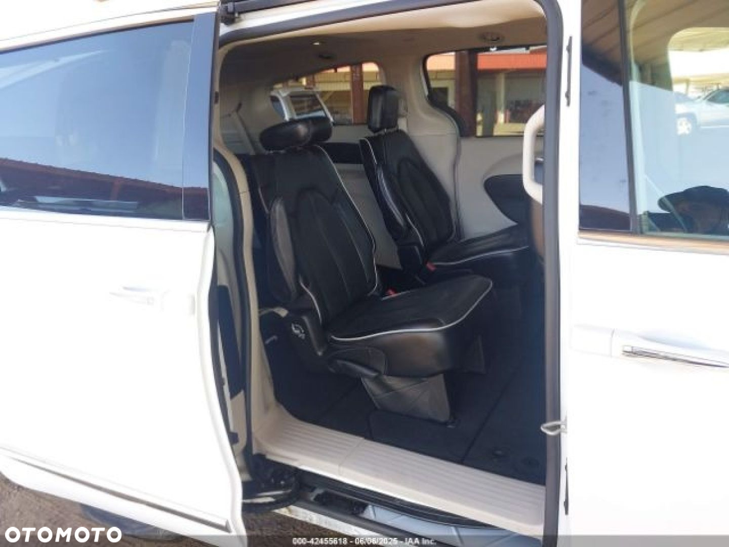 Chrysler Pacifica - 10