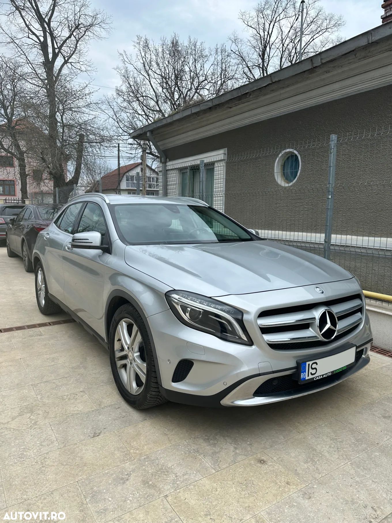 Mercedes-Benz GLA 180 - 1
