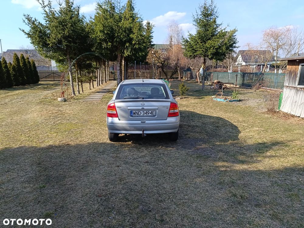 Opel Astra 1.6 GLS - 4