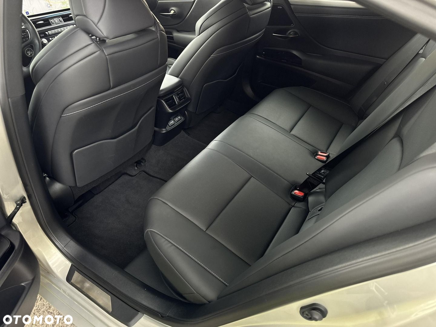 Lexus ES - 12
