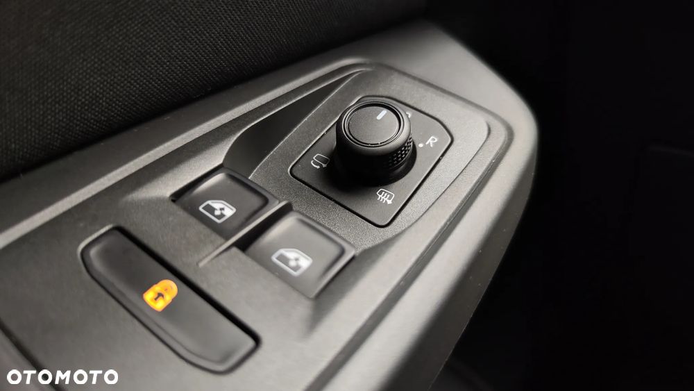 Ford Tourneo Connect 1.5 EcoBoost Titanium - 32