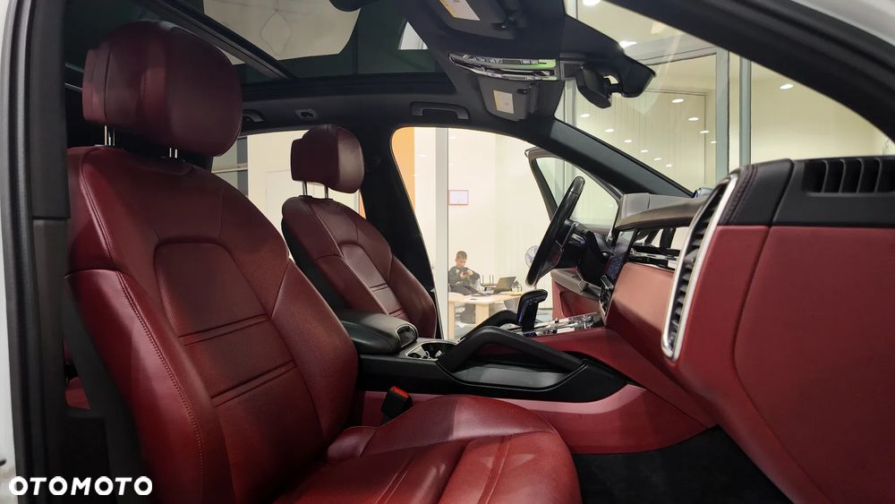 Porsche Cayenne Platinum Edition - 34