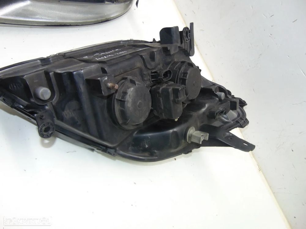 Renault Scenic RX4 faróis - 8