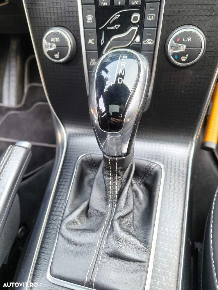 Volvo V40 T3 Geartronic RDesign - 19