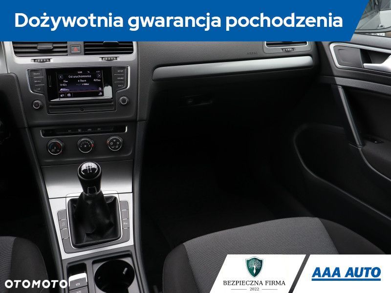 Volkswagen Golf - 10