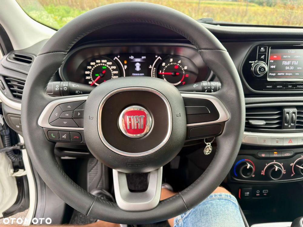 Fiat Tipo 1.4 T-Jet 16v Easy - 24