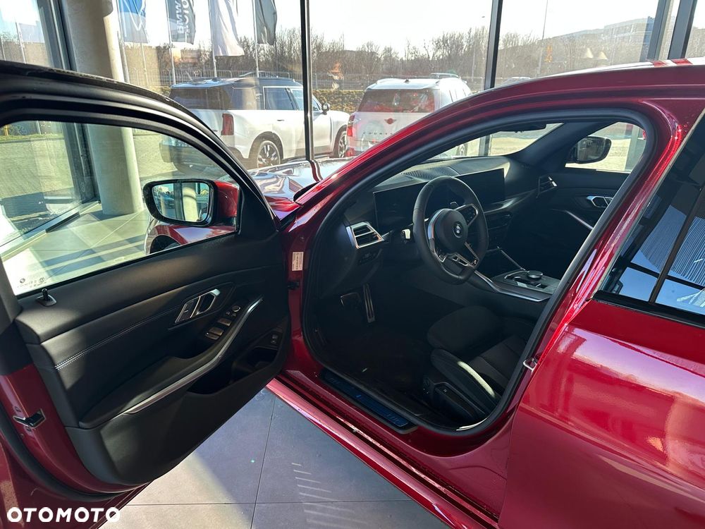 BMW Seria 3 318d mHEV - 14