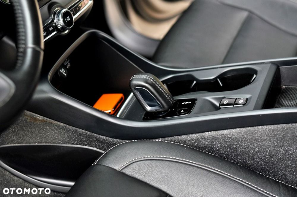 Volvo XC 40 T4 Plug-In Hybrid Plus Dark - 20
