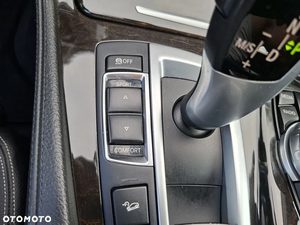 BMW Seria 5 520d xDrive Luxury Line - 34