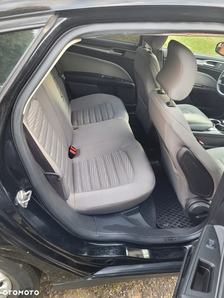 Ford Fusion - 8