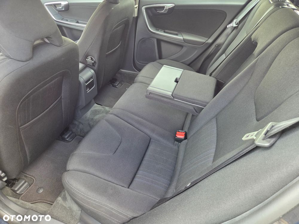 Volvo V60 D2 Momentum - 15