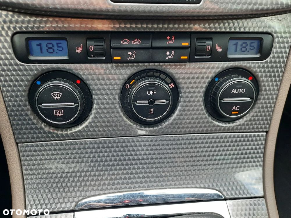 Volkswagen Passat 2.0 TDI DPF R-Line Edition Plus - 26