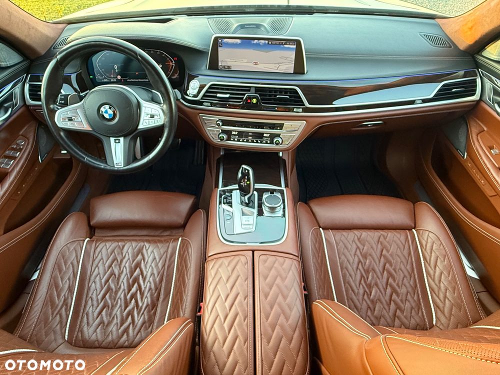 BMW Seria 7 750i xDrive sport - 31