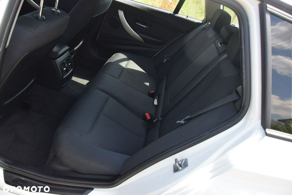 BMW Seria 3 318d Blue Performance - 27