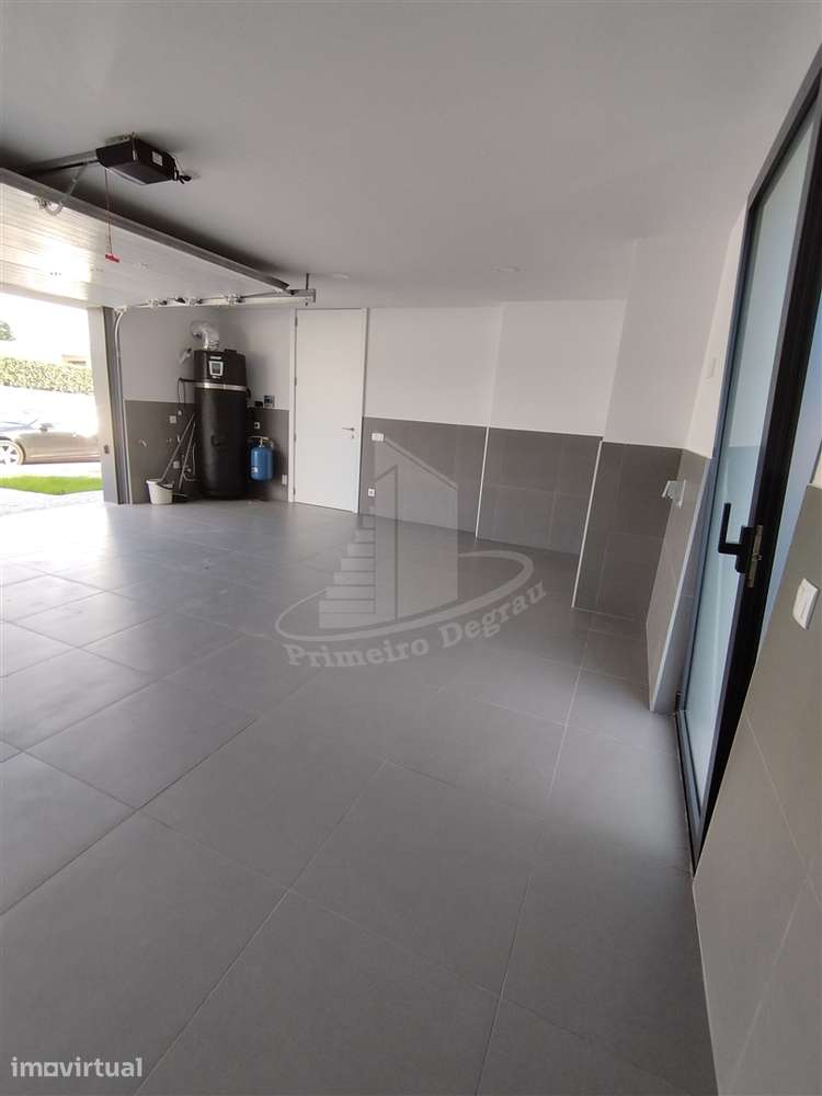 Moradia com garagem lateral - Grande imagem: 3/38