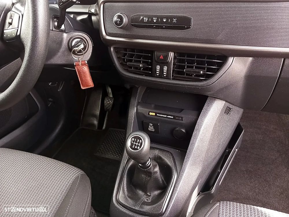 Ford Transit Courier - 13