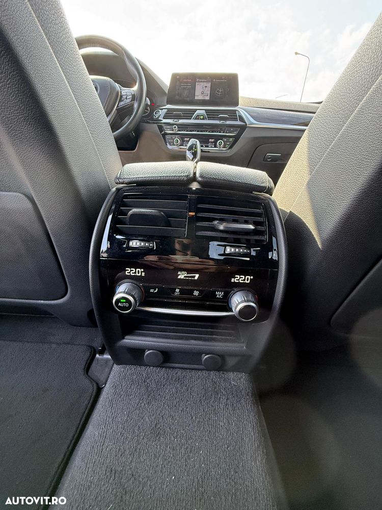 BMW Seria 5 520d AT - 13