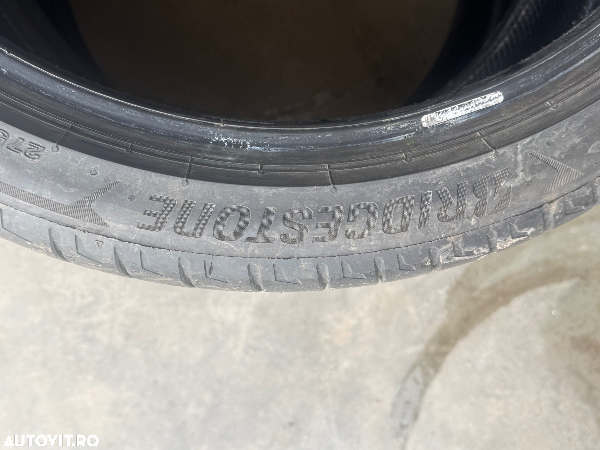 Vând 2 anvelope 275/35/21 bridgestone de vară ca noi - 7