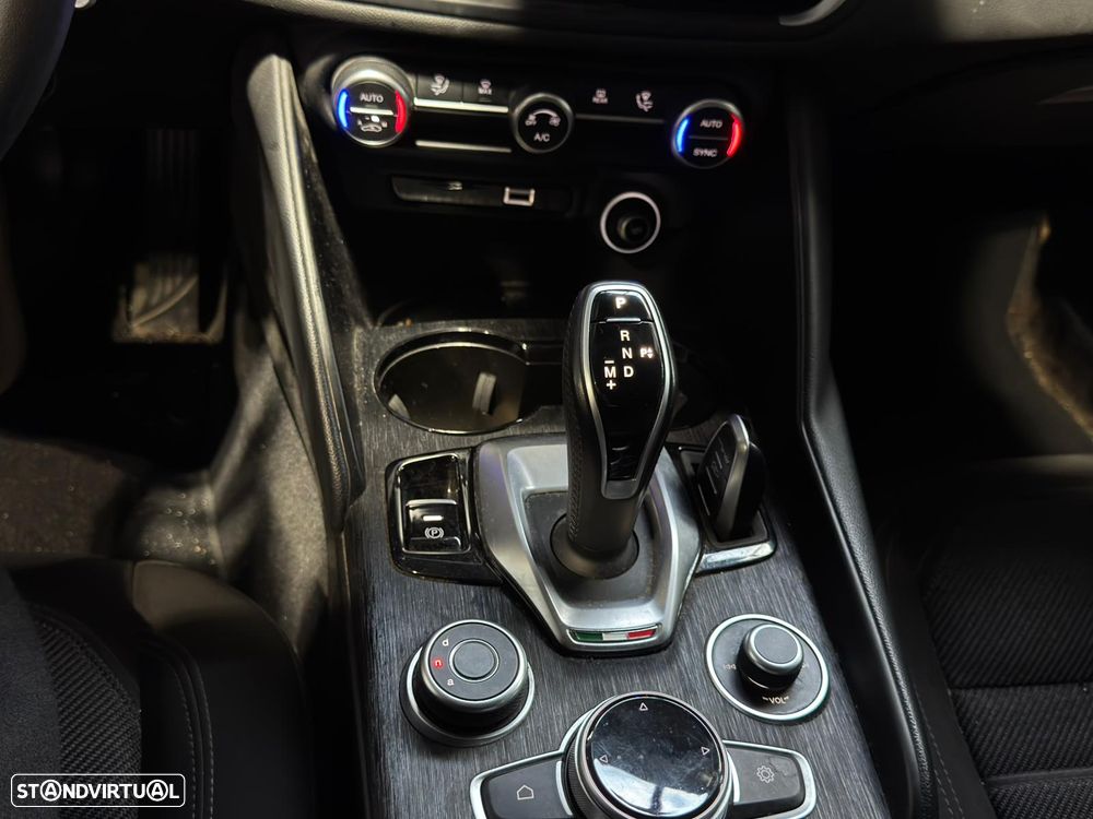 Alfa Romeo Giulia 2.2 D Sprint AT8 - 17