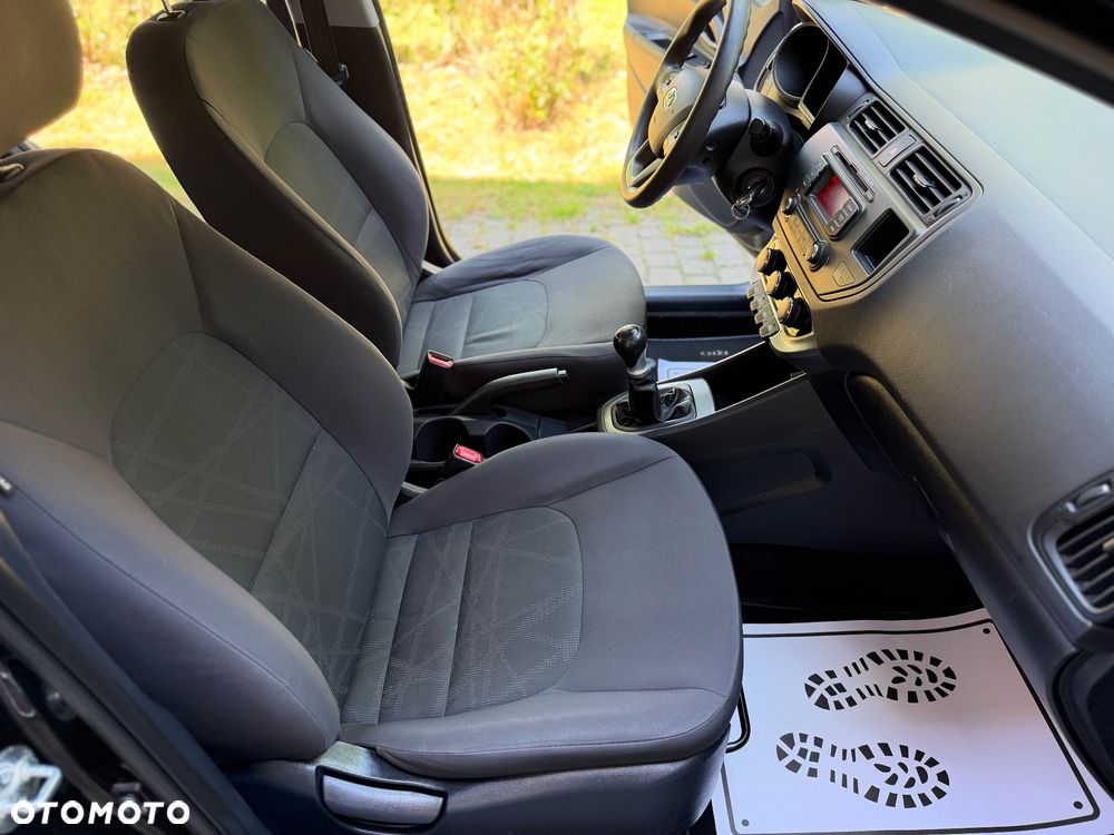 Kia Rio 1.2 Fifa World Cup Edition - 30