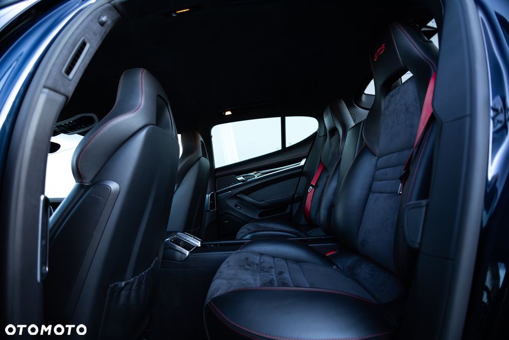 Porsche Panamera GTS PDK - 30