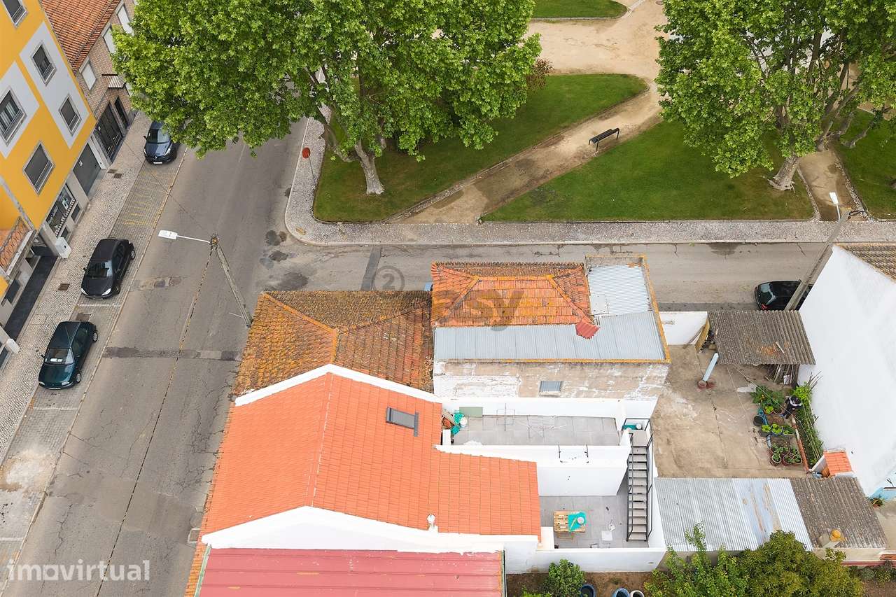 Moradia T3, 2 pisos para remodelar numa das zonas mais bonitas, Almeir - Grande imagem: 5/43