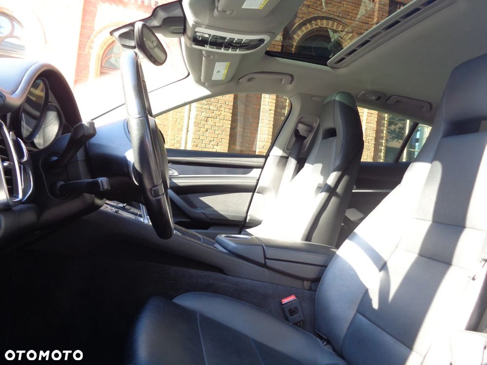 Porsche Panamera 4 - 19