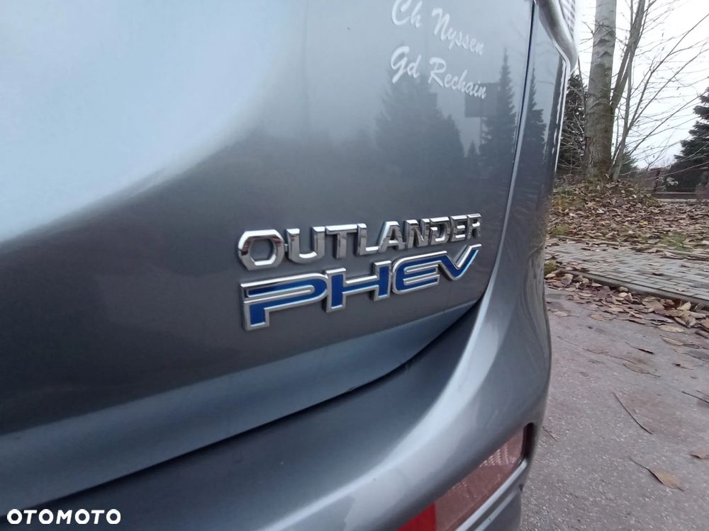 Mitsubishi Outlander - 21