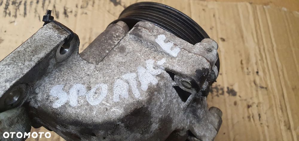 Pompa wody płynu koło pasowe Kia Sportage III 2.0 CRDI - 9