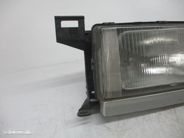 Otica / Farol Dto Volvo 740 (744) - 2