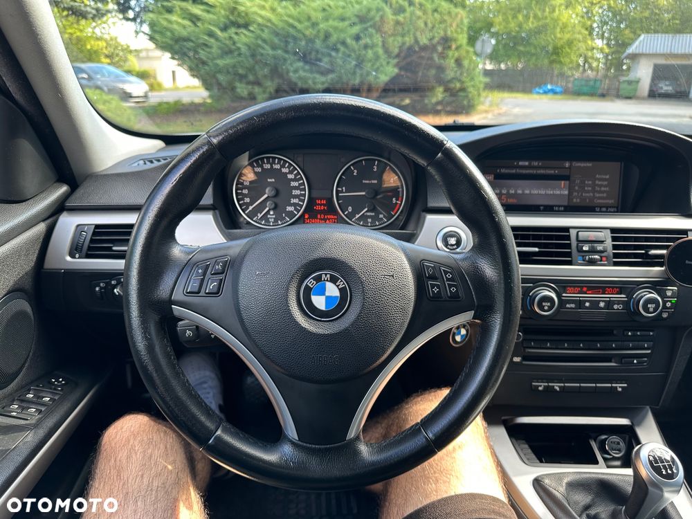 BMW Seria 3 318d - 15