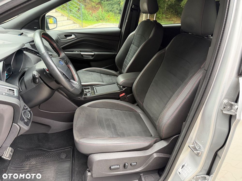Ford Kuga 2.0 TDCi 4x4 ST-Line - 22