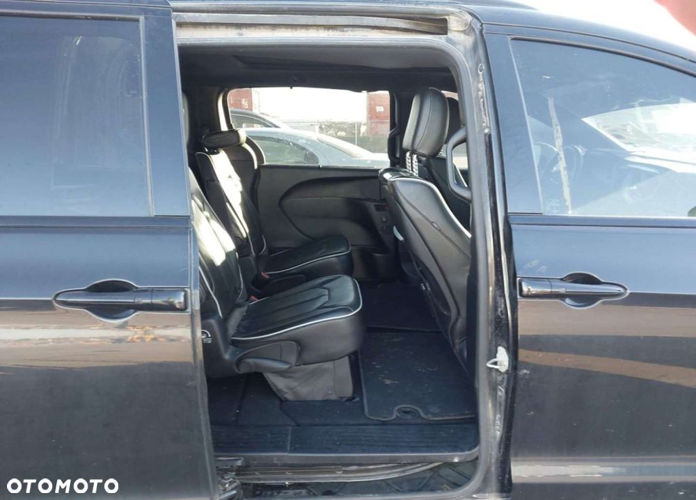 Chrysler Pacifica - 10