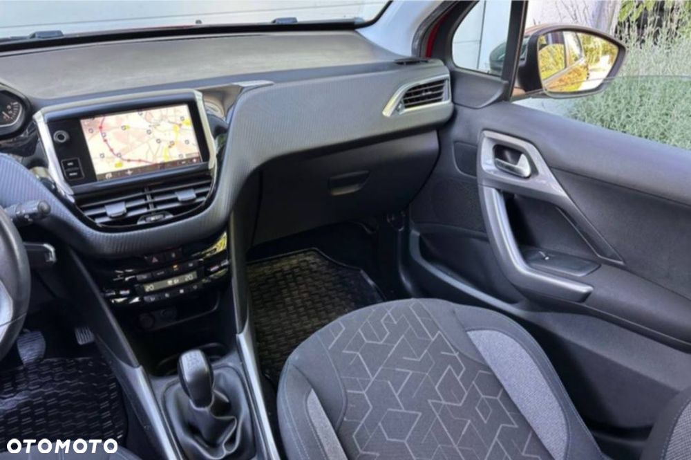 Peugeot 2008 1.2 Pure Tech Style - 4