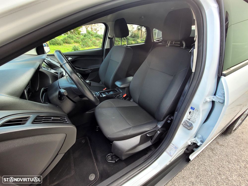Ford Focus 1.5 TDCi ECOBlue Business - 11