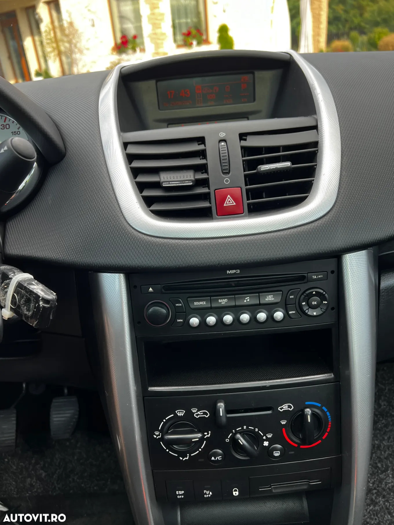 Peugeot 207 1.4 E Premium - 19