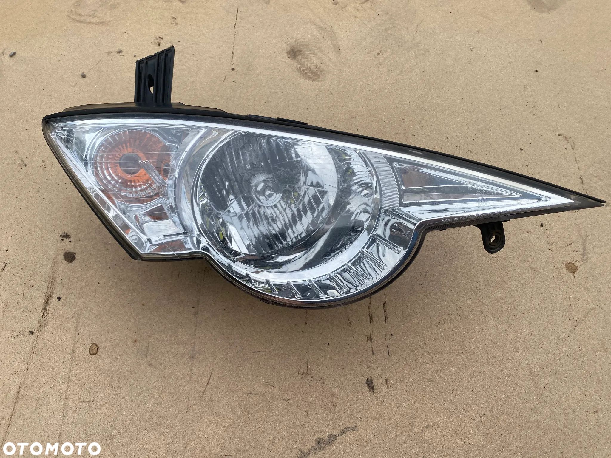 REFLEKTOR LAMPA PRAWA SSANGYONG ACTYON - 1