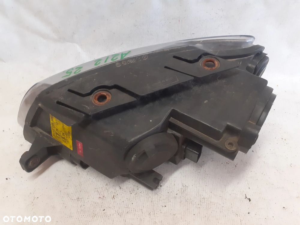 .  PRZOD PRZEDNIA PRAWA LAMPA VOLKSWAGEN PASSAT B6 CZARNA - 3
